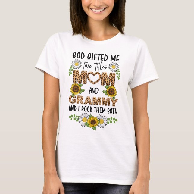 Camiseta Dios me regaló dos títulos mamá y grammy (Anverso)