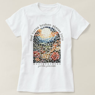 Camiseta Dios retro transforma las piezas rotas en obras ma