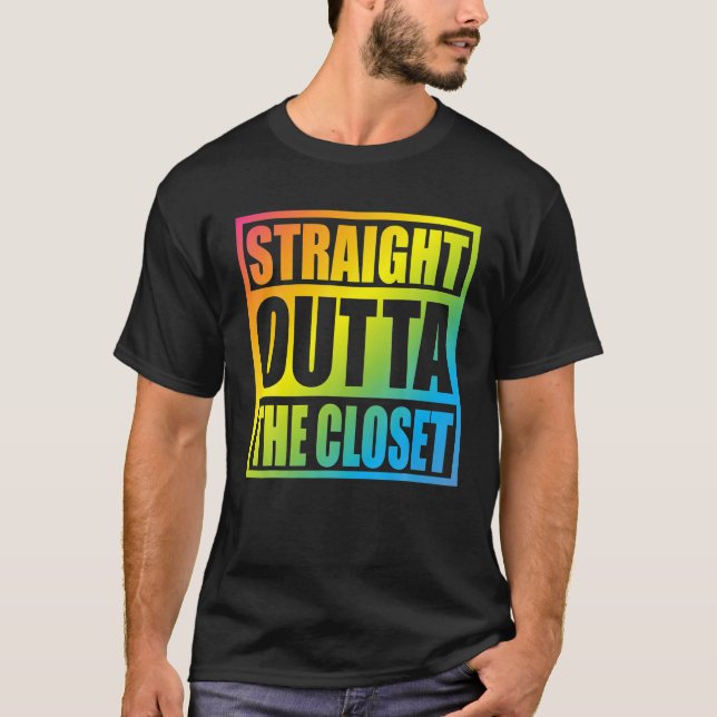 Camiseta Directamente fuera del clóset Orgulloso regalo de  (Anverso)