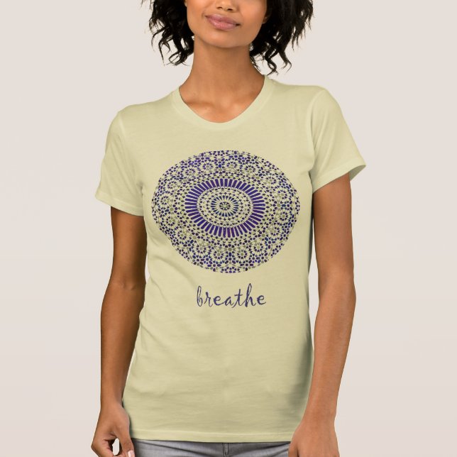 Camiseta Diseño azul marroquí de la meditación de la yoga (Anverso)