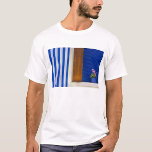 Camiseta Diseño colorido contraste en residencia