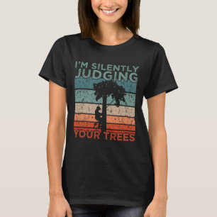 Camiseta Diseño de arborista Estoy juzgando silenciosamente