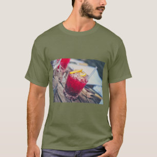 Camiseta Diseño de Bebida Alcohólica con Estilo