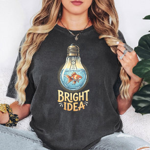 Camiseta Diseño de bombilla de pez dorado de idea brillante