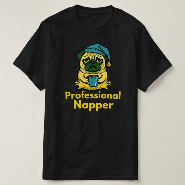 Camiseta Diseño de Cartoon de Pug Dormilón Profesional (Diseño del anverso)