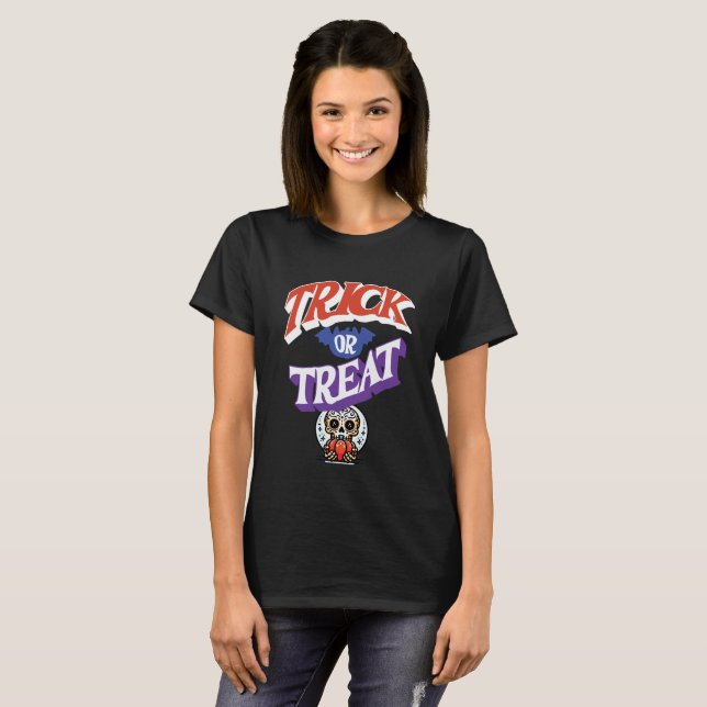 Camiseta Diseño de cráneo de Halloween con trucos o trucos (Anverso completo)