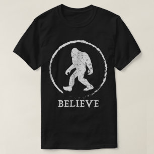 Camiseta Diseño de Criptido Bigfoot Believe