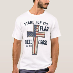 Camiseta Diseño de cruz patriótica de pie para la bandera_1