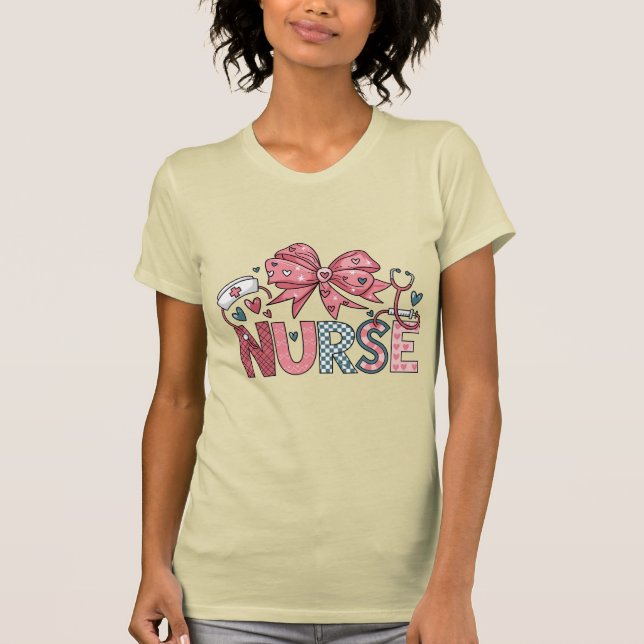 Camiseta Diseño de enfermeras coloridas - Letras Purpurinas (Anverso)