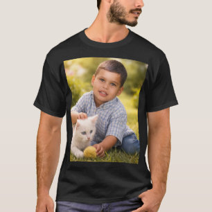 Camiseta Diseño de foto natural de niño lindo jugando con g