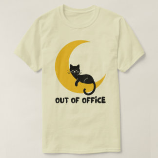 Camiseta Diseño de gato negro fuera de la oficina