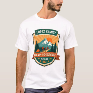 Camiseta Diseño de insignia vintage de camping y senderismo