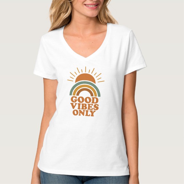 Camiseta Diseño de la cita del Boho Rainbow Sun "Sólo buena (Anverso)