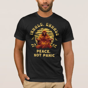Camiseta Diseño de Meditación de Bigfoot Paz No Pánico
