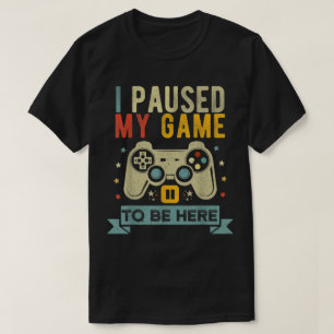 Camiseta Diseño de 'Pausé mi juego para estar aquí'