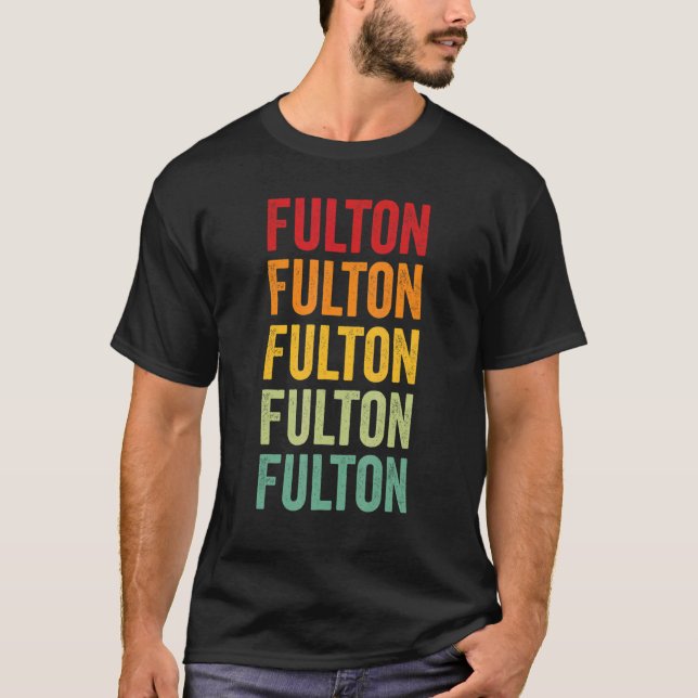 Camiseta Diseño de texto arcoíris del condado de Fulton Geo (Anverso)
