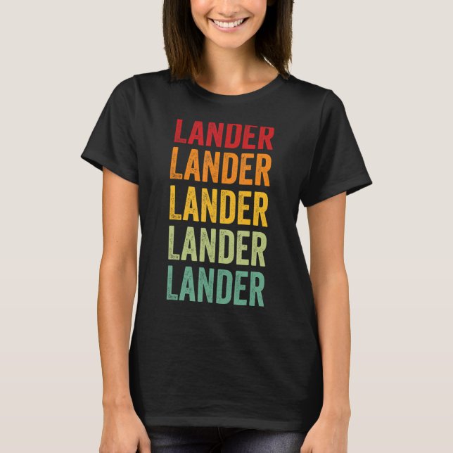 Camiseta Diseño de texto arcoiris del condado de Lander Nev (Anverso)