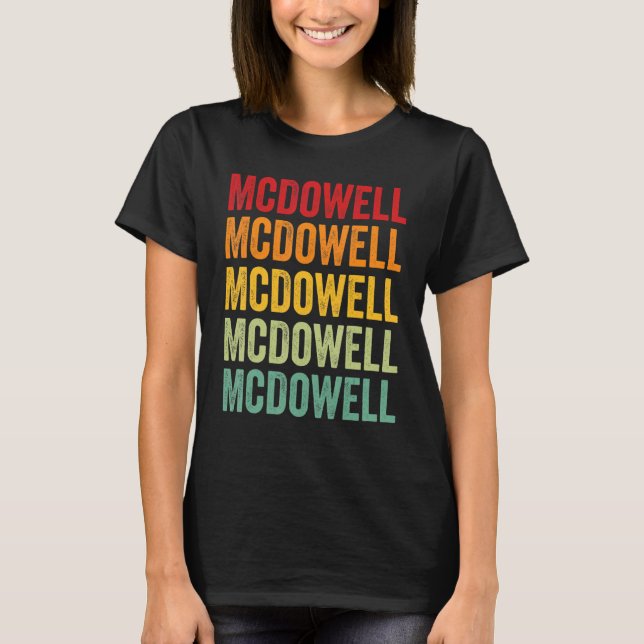 Camiseta Diseño de texto arcoíris del condado de McDowell C (Anverso)