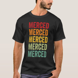 Camiseta Diseño de texto arcoiris del condado de Merced Cal
