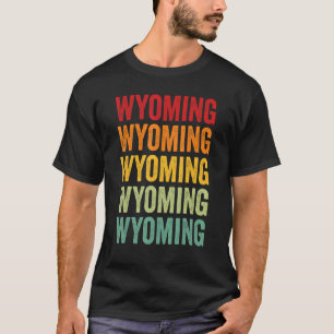 Camiseta Diseño de texto arcoiris del condado de Wyoming Nu