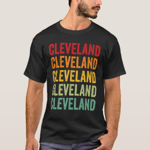 Camiseta Diseño de texto arcoiris en el condado de Clevelan