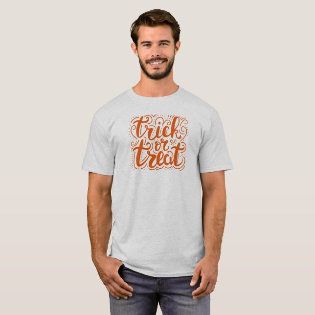 Camiseta Diseño de texto de Halloween con trucos y naranjas (Anverso completo)