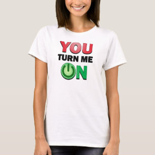 Camiseta Diseño de texto divertido que me enciendes