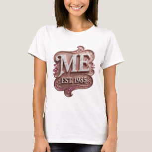 Camiseta Diseño de texto elegante en oro ME EST 1985
