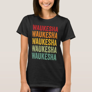 Camiseta Diseño de texto en arco iris del condado Waukesha 