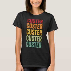 Camiseta Diseño de texto en arcoiris del condado de Custer 