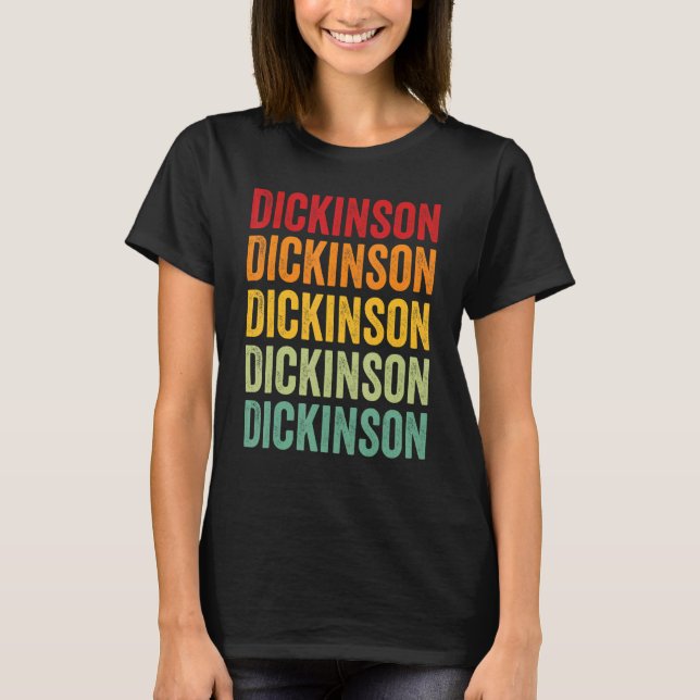 Camiseta Diseño de texto en arcoiris del condado de Dickins (Anverso)