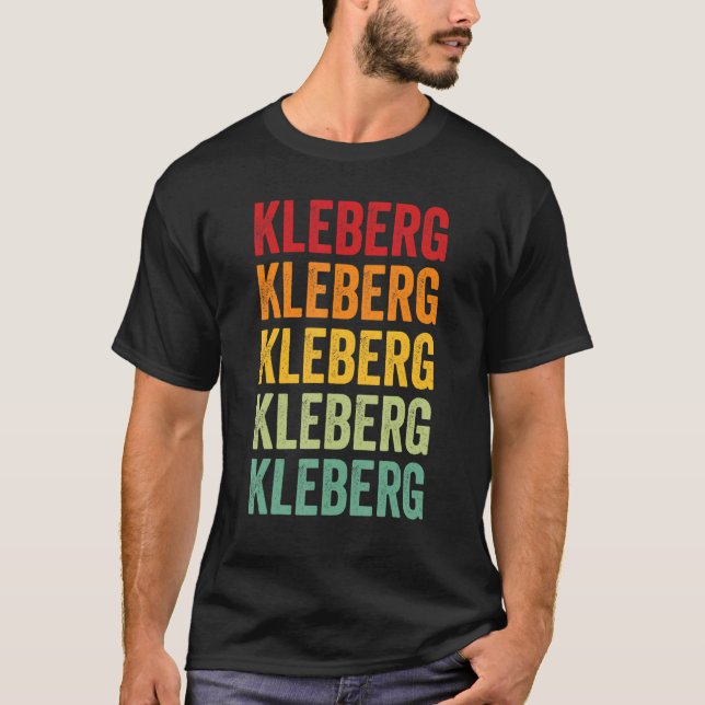 Camiseta Diseño de texto en arcoiris del condado de Kleberg (Anverso)