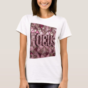 Camiseta Diseño de texto FOCUS rosa dinámico