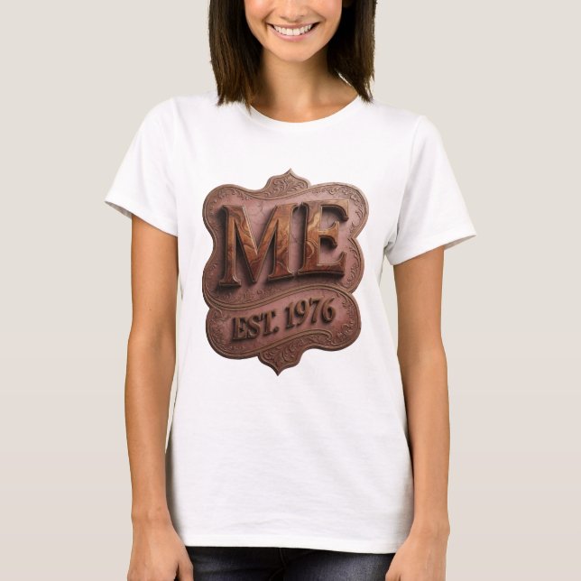 Camiseta Diseño de texto Sharp Gold ME EST 1976 (Anverso)