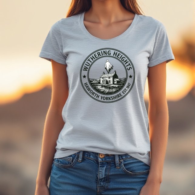 Camiseta Diseño de tour de Cumbres borrascosas (Wuthering Heights Tour design T-Shirt
Wuthring heights logo design surrounding the moors ,a cottage )