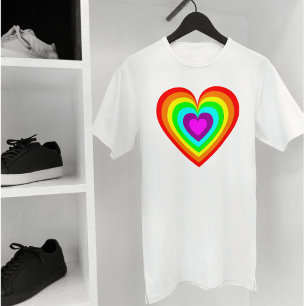 Camiseta Diseño del corazón de amor arcoiris