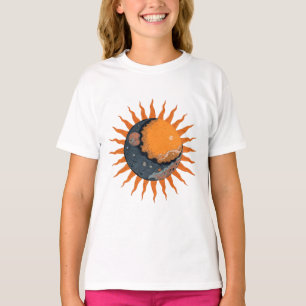 Camiseta Diseño digital surrealista detallado de Sun y Moon