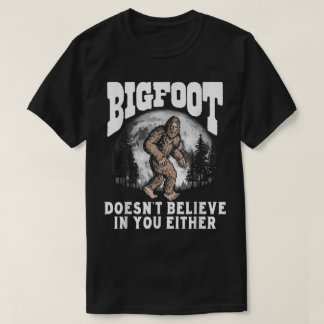 Camiseta Diseño divertido de Bigfoot en la luna del bosque