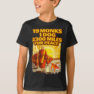Camiseta Diseño largo de 19 monjes y un perro
