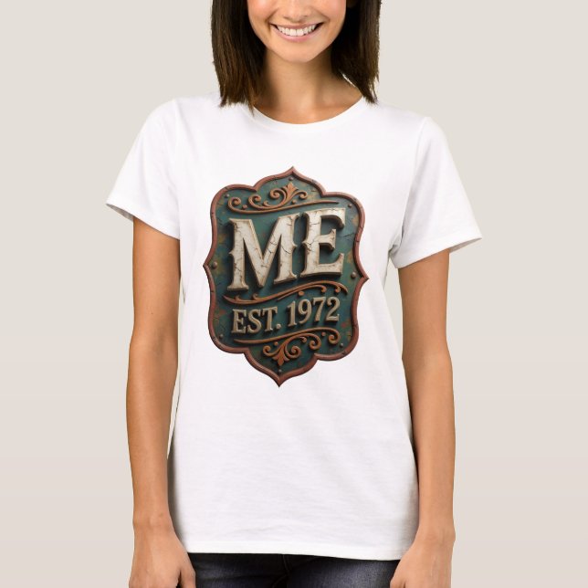 Camiseta Diseño moderno Statement Gold ME EST 1972 (Anverso)