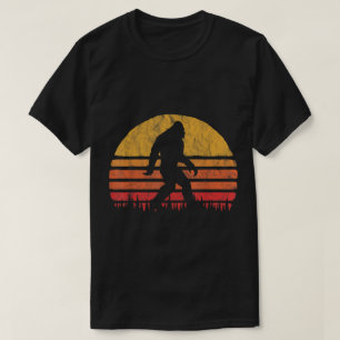 Camiseta Diseño Retro de Bigfoot en Puesta de Sol