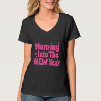 Camiseta Diseño Retro de Mamá Entrando en el Año Nuevo