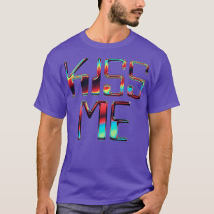 Camiseta Diseño tipográfico cromado de Kiss Me
