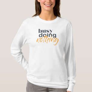 Camiseta Diseño urbano moderno y trendy de Busy Doing Nothi