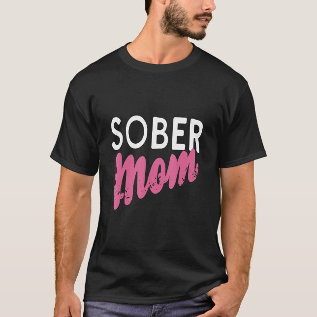 Camiseta Diseños Retro de Sobriedad de Mamá Sobria Presente (Anverso)