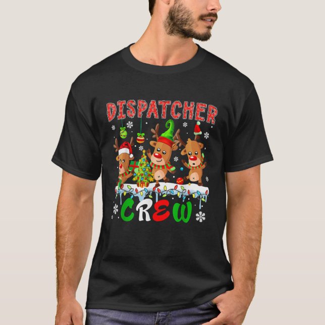 Camiseta Dispatcher Crew Three Cute Santa Elf Reindeers Xma (Anverso)