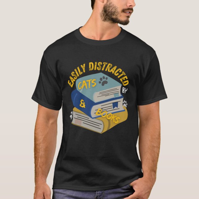 Camiseta Distracción fácil por gatos y libros (Anverso)