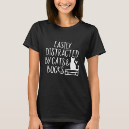 Camiseta Distracción fácil por gatos y libros