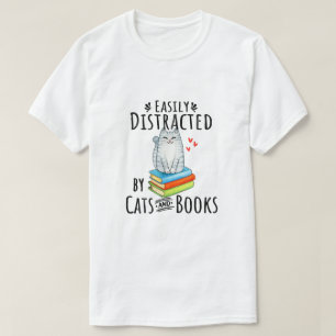 Camiseta Distracción fácil por gatos y libros