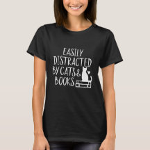 Distracción fácil por gatos y libros